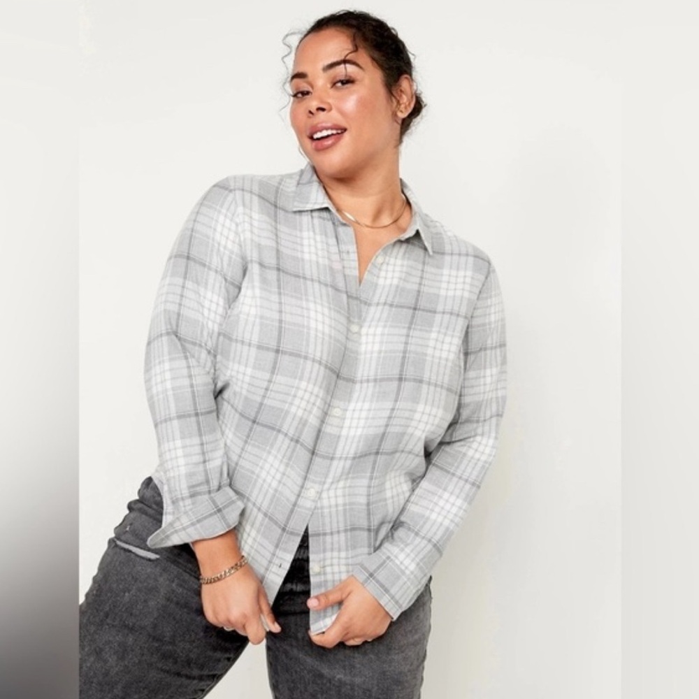 Old Navy The Classic Shirt Gray Plaid Button-Up Shirt - Medium